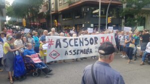 Revifa la lluita veïnal per demanar ascensors a l’estació de metro de Plaça de Sants
