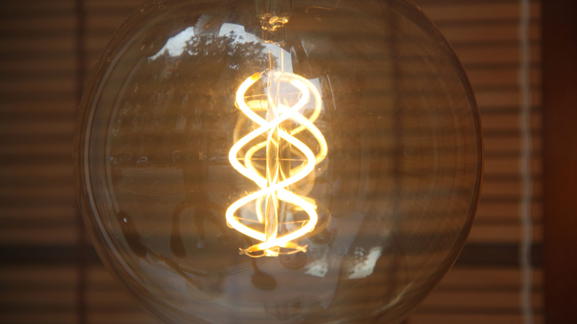 El preu de la llum caurà un 84 % dissabte, fins als 8,73 euros per MWh | electricitat, llum