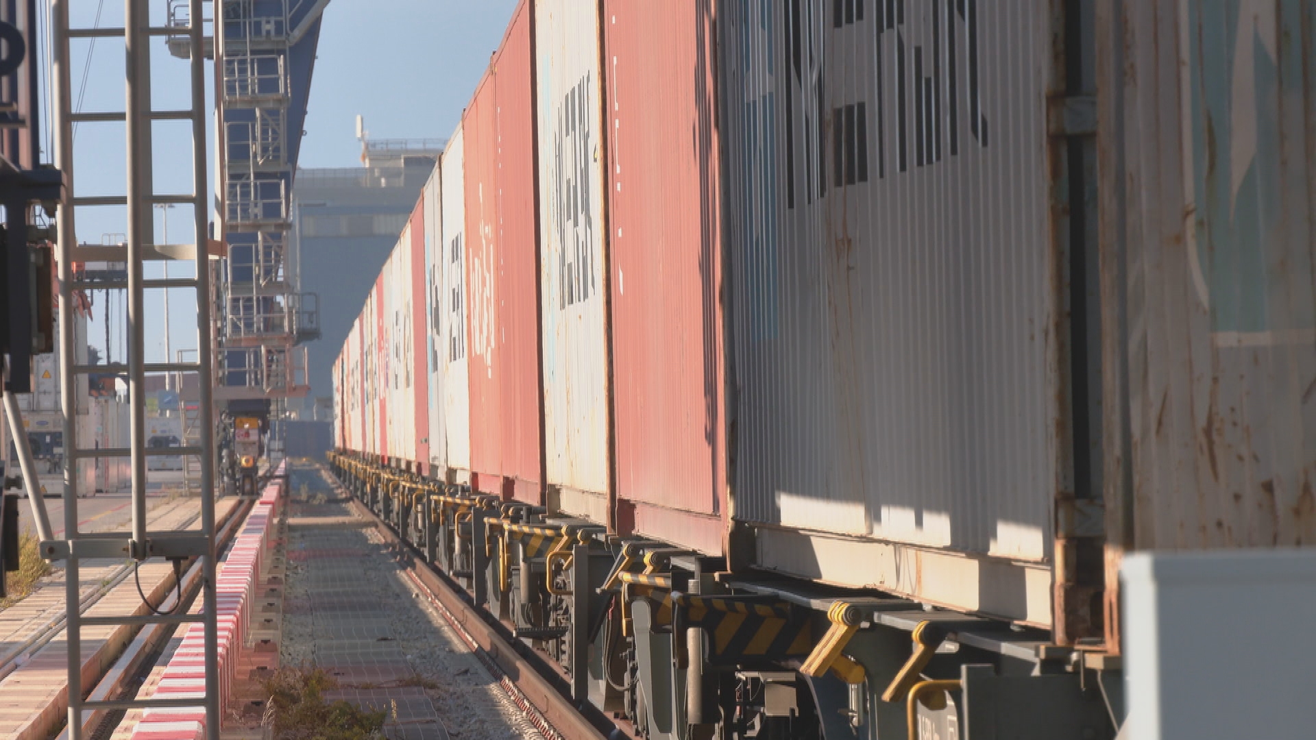 Adif reobre parcialment el túnel de Rubí i reprèn la circulació de mercaderies | Adif, port de Barcelona, Rodalies, transport de mercaderies, tren