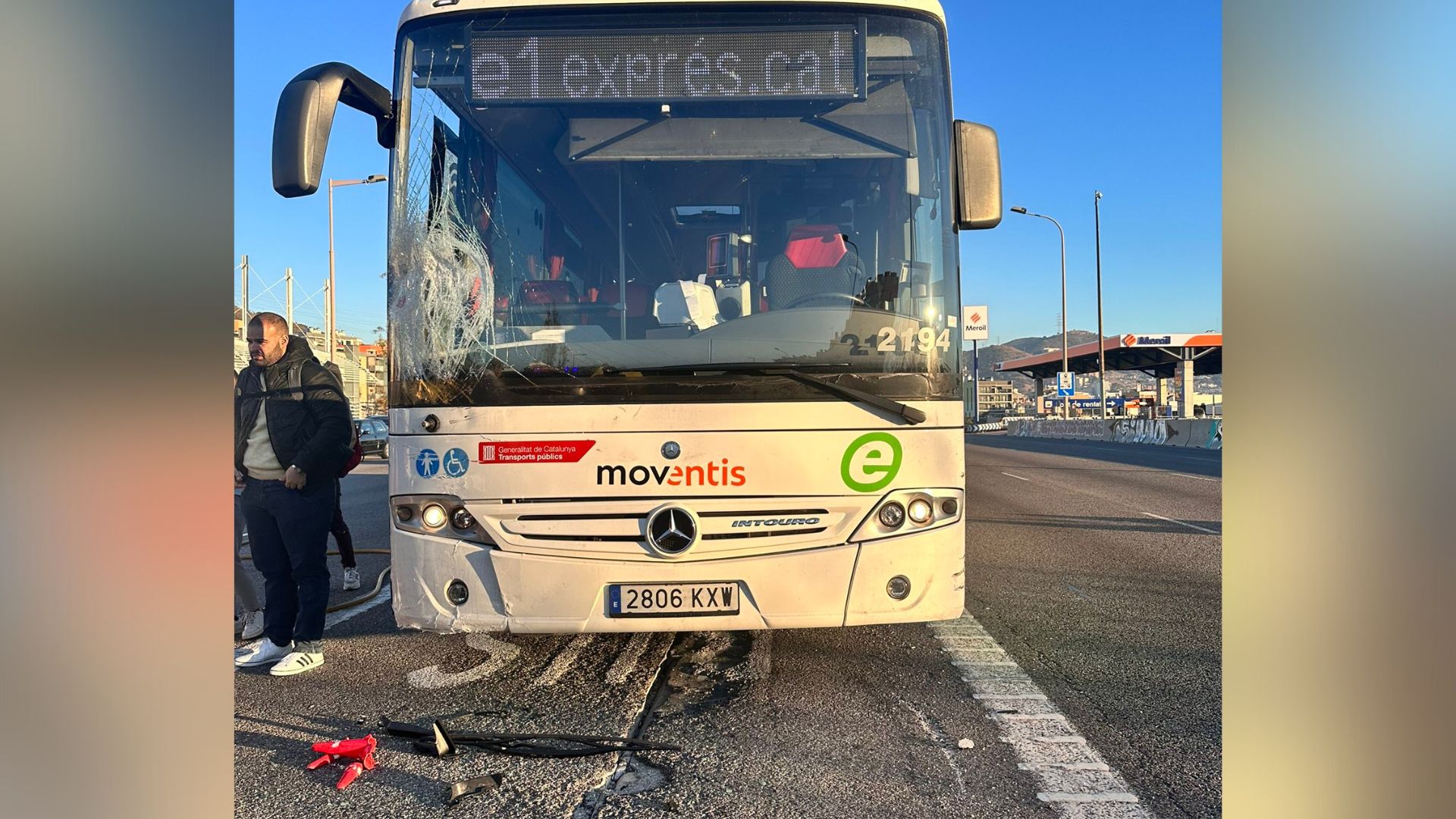 Accident a la Meridiana entre un cotxe i un bus