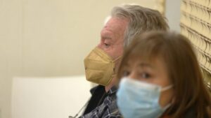 La mascareta, obligatòria des d’aquest dimecres en centres de salut: què hem de saber?