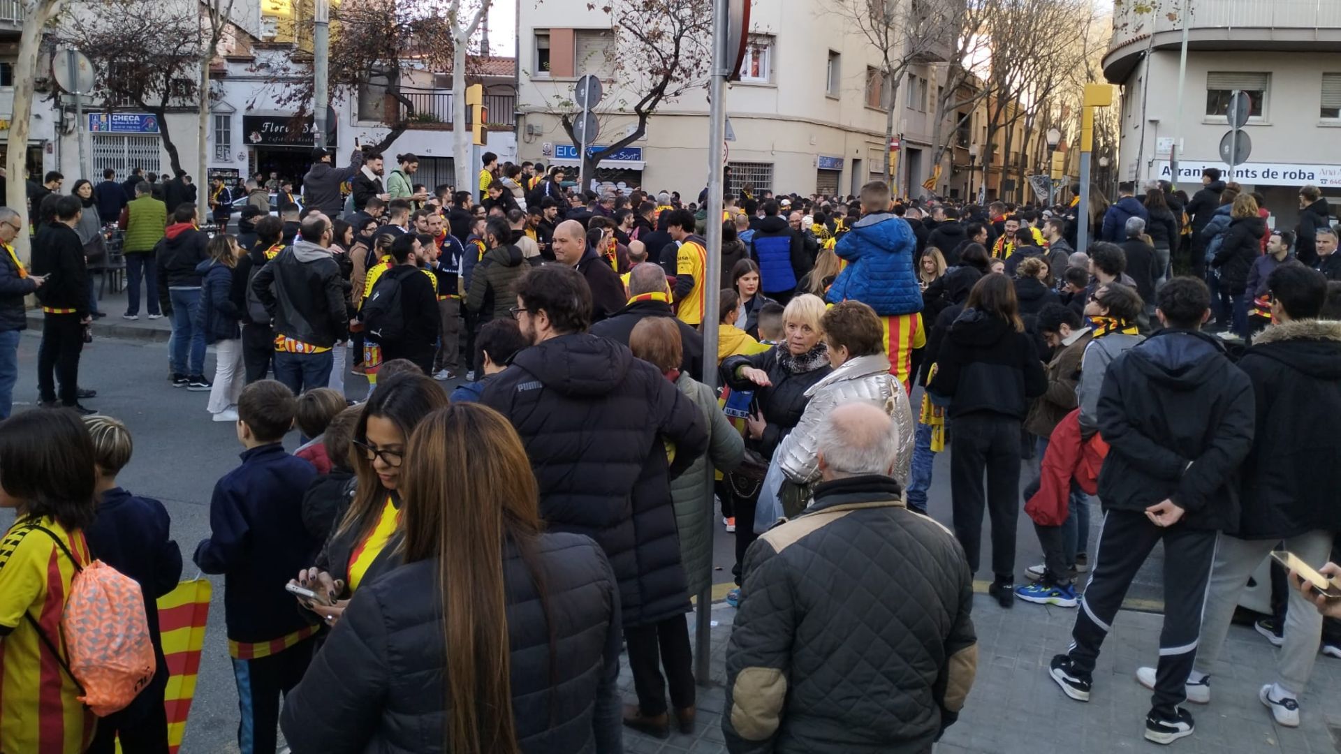 L'Europa s'emporta el derbi contra el Sant Andreu amb un gol a l'afegit: partit èpic al Narcís Sala | Segona RFEF
