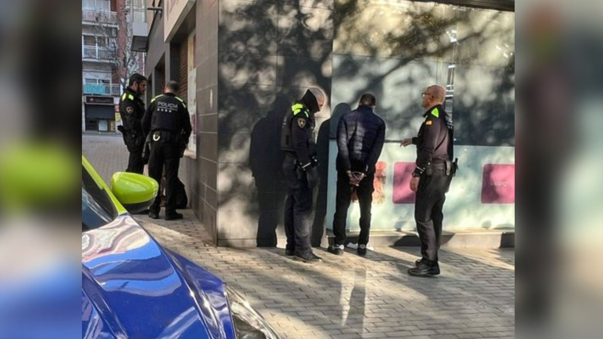 Comet un furt a Sants-Montjuïc i el detenen gràcies al geolocalitzador d'uns Airpods robats | detencions, Guàrdia Urbana, robatoris