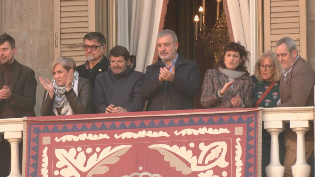 Diada castellera de Santa Eulàlia 2024 a Barcelona: castells amples i reivindicacions | castellers, Castellers de Barcelona, Festes de Santa Eulàlia, plaça de Sant Jaume, tradicions