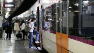 Els usuaris de transport públic triguen un 20 % més a entrar a Barcelona que en vehicle privat