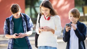 El PSC presentarà una proposició per declarar les xarxes socials un problema de salut pública