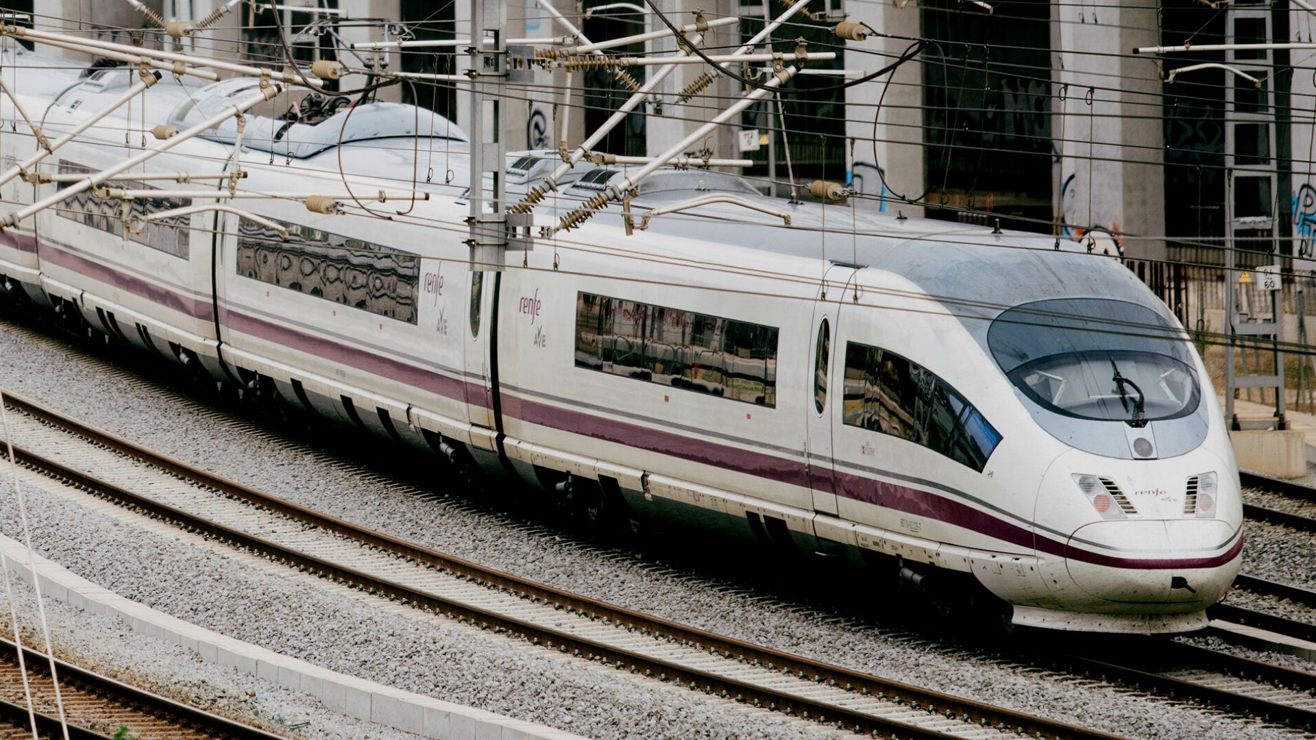 tren ave