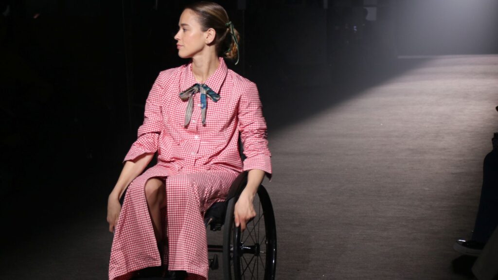 La moda inclusiva Free From Style repeteix al 080: "Podem vestir de manera 'fashion' i creativa" | discapacitats, moda
