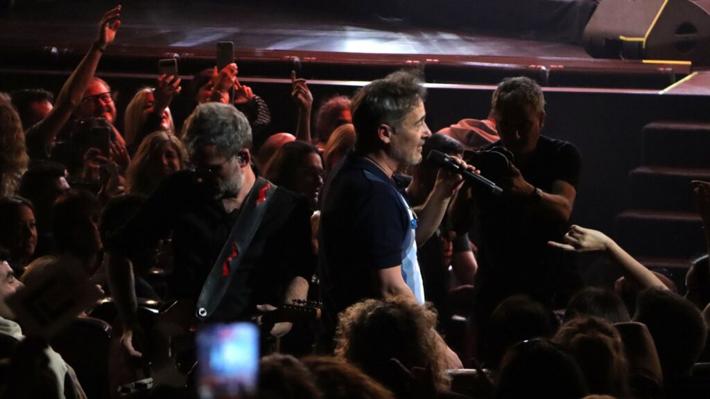 Love of Lesbian s'obre al públic amb un doble concert assaig al Teatre Victòria | concerts, Teatre Victòria