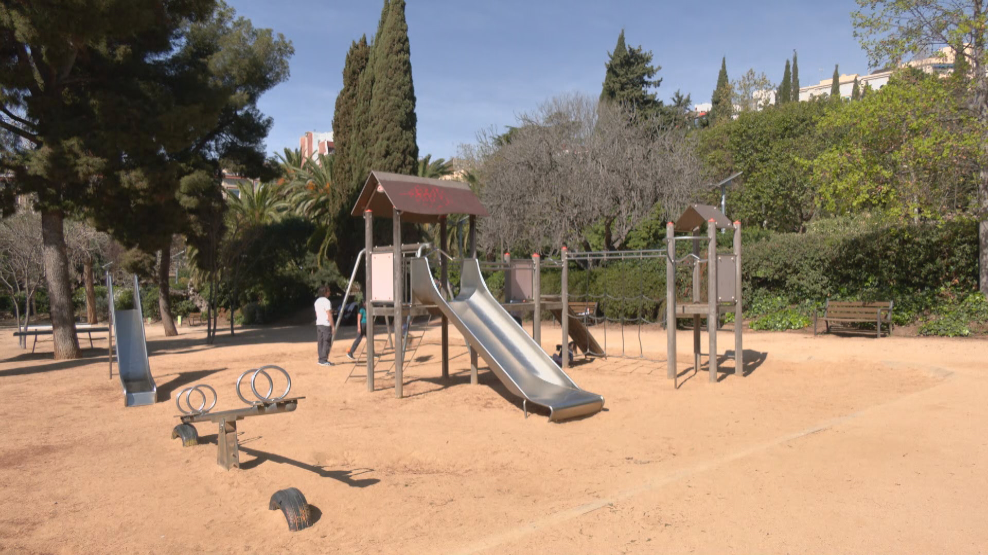 l-ajuntament-de-barcelona-renovar-25-rees-de-jocs-infantils