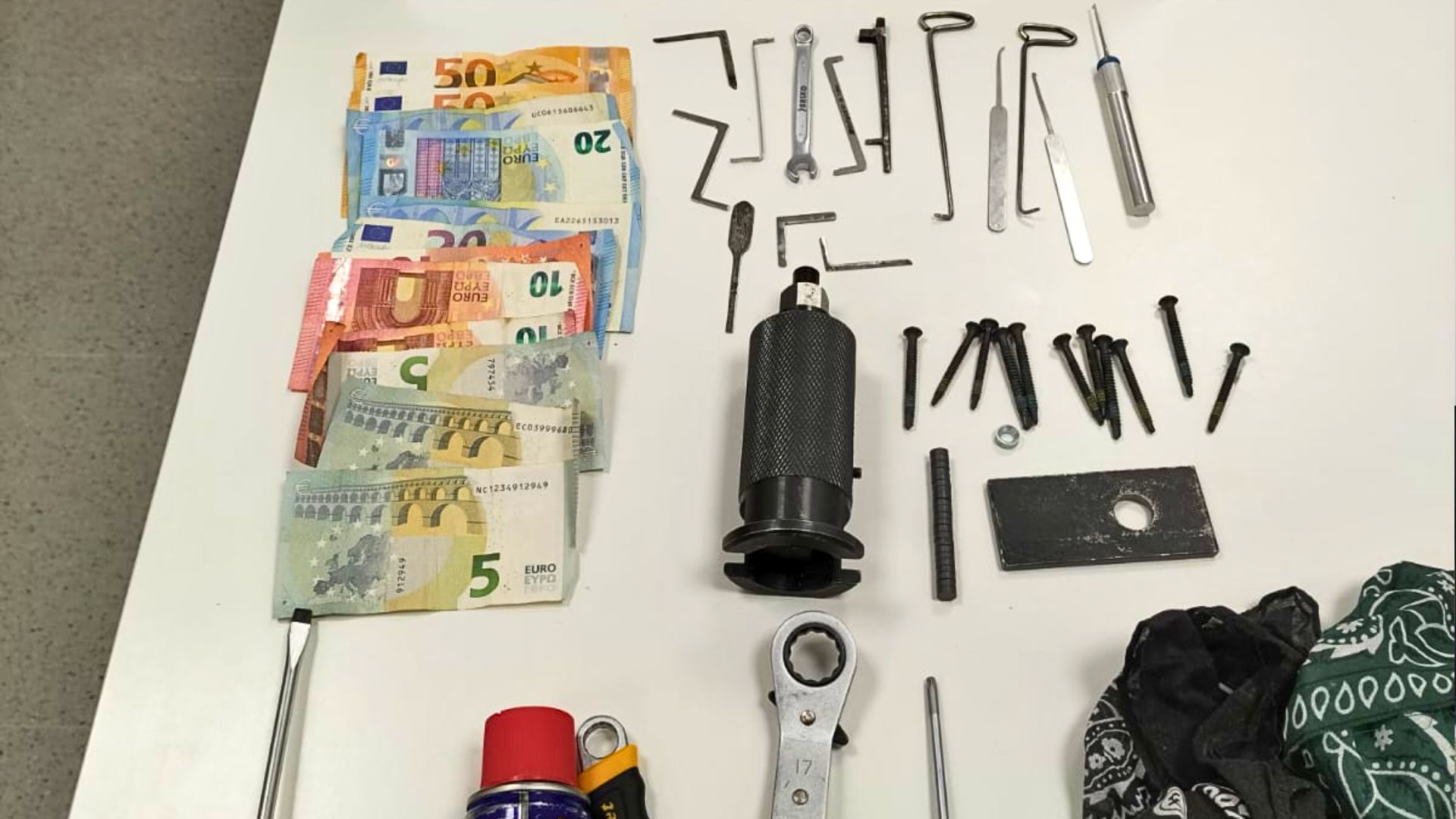 eines decomissades robatori