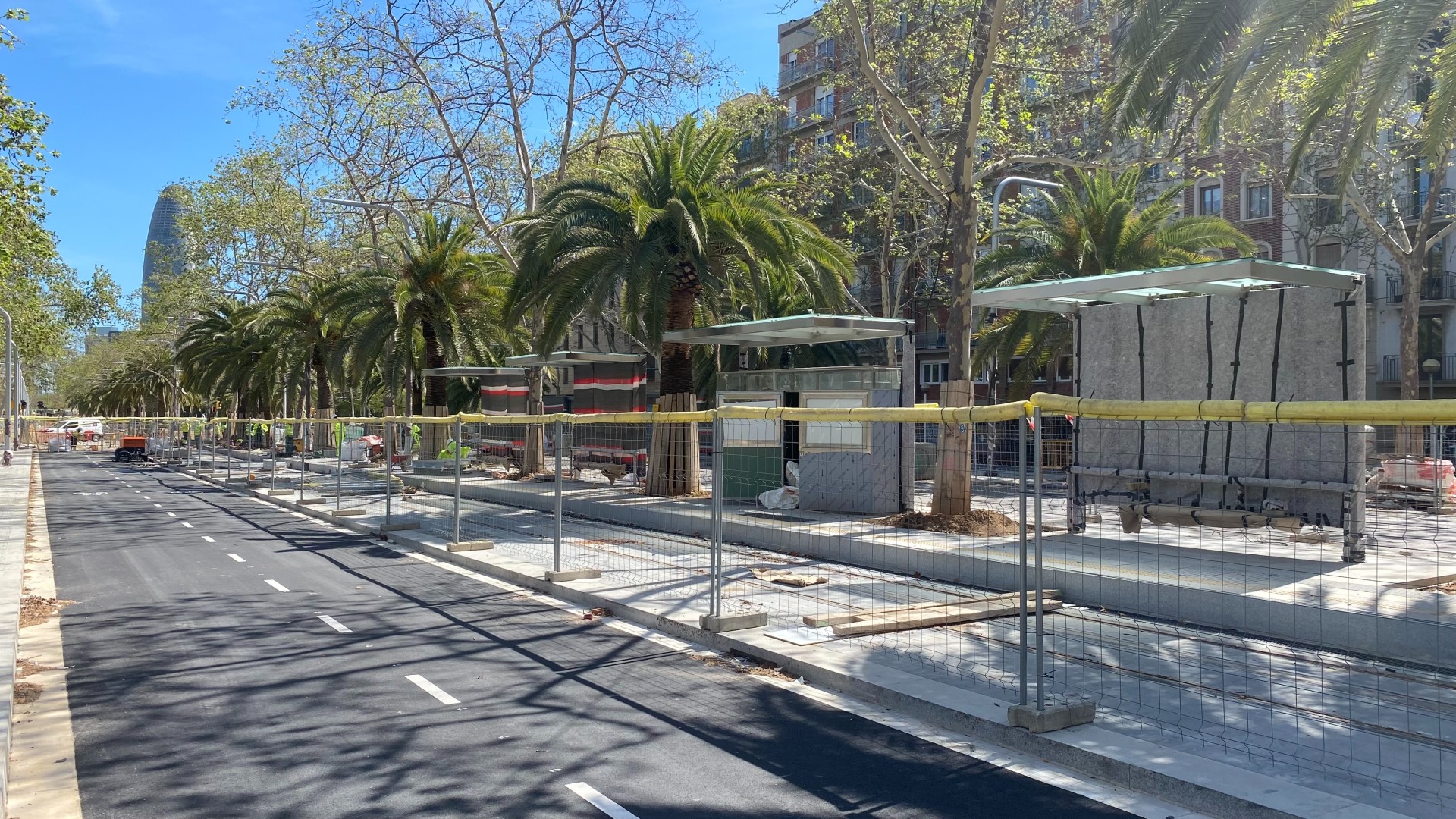 El tramvia de la Diagonal ja té vies i catenària instal·lades