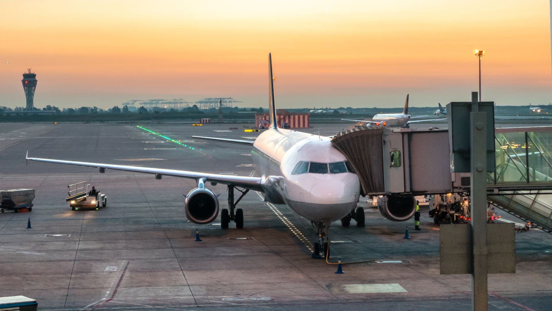 Els treballadors dels "fingers" del Prat tanquen un acord i desconvoquen la vaga | Aeroport Josep Tarradellas Barcelona-el Prat, Turisme de Barcelona, vaga