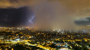 El Meteocat apuja el grau dels avisos de perill d’intensitat de les tempestes de dijous a Barcelona