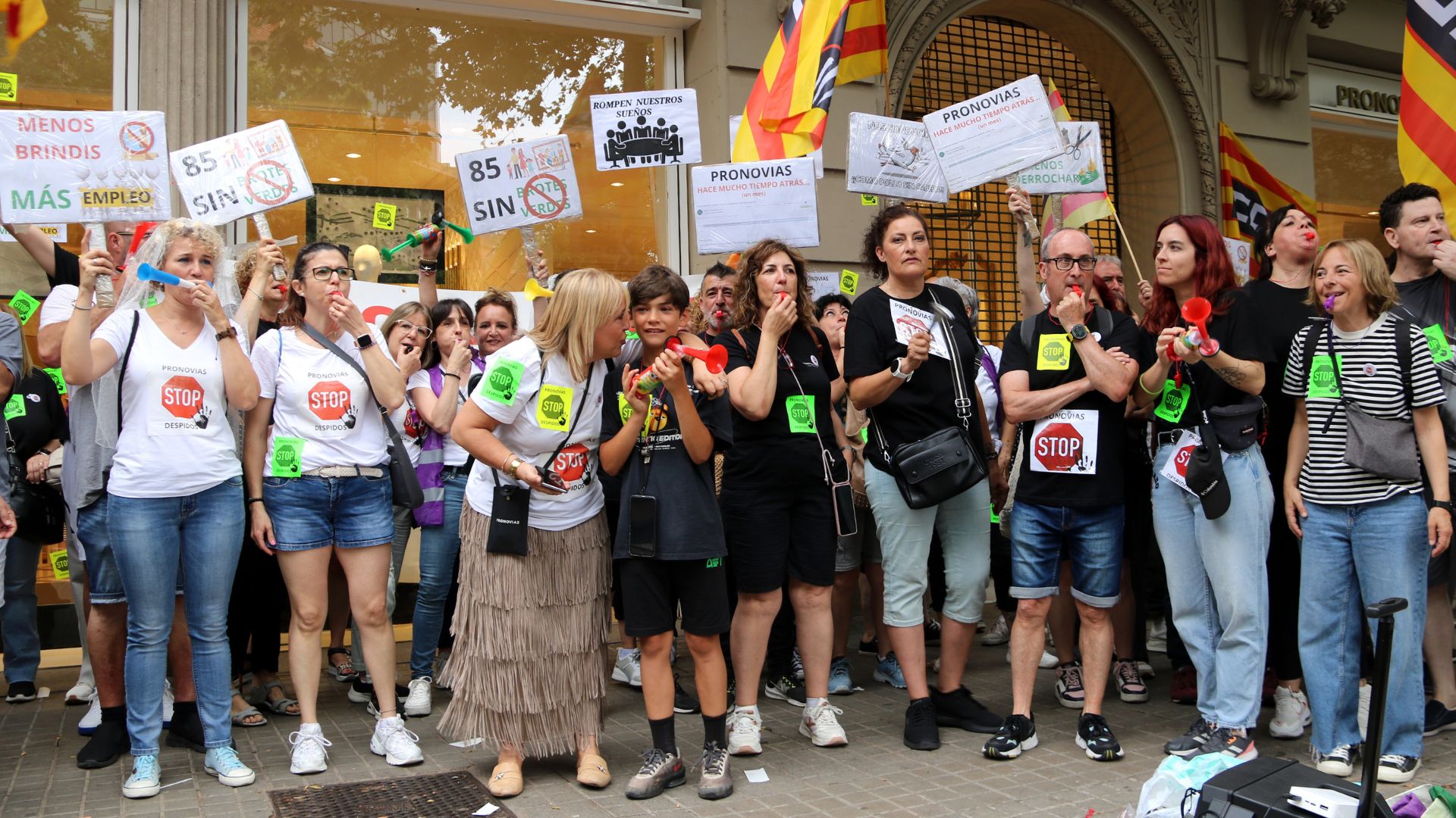 Manifestació de treballadors de Pronovias a Barcelona per l'ERO
