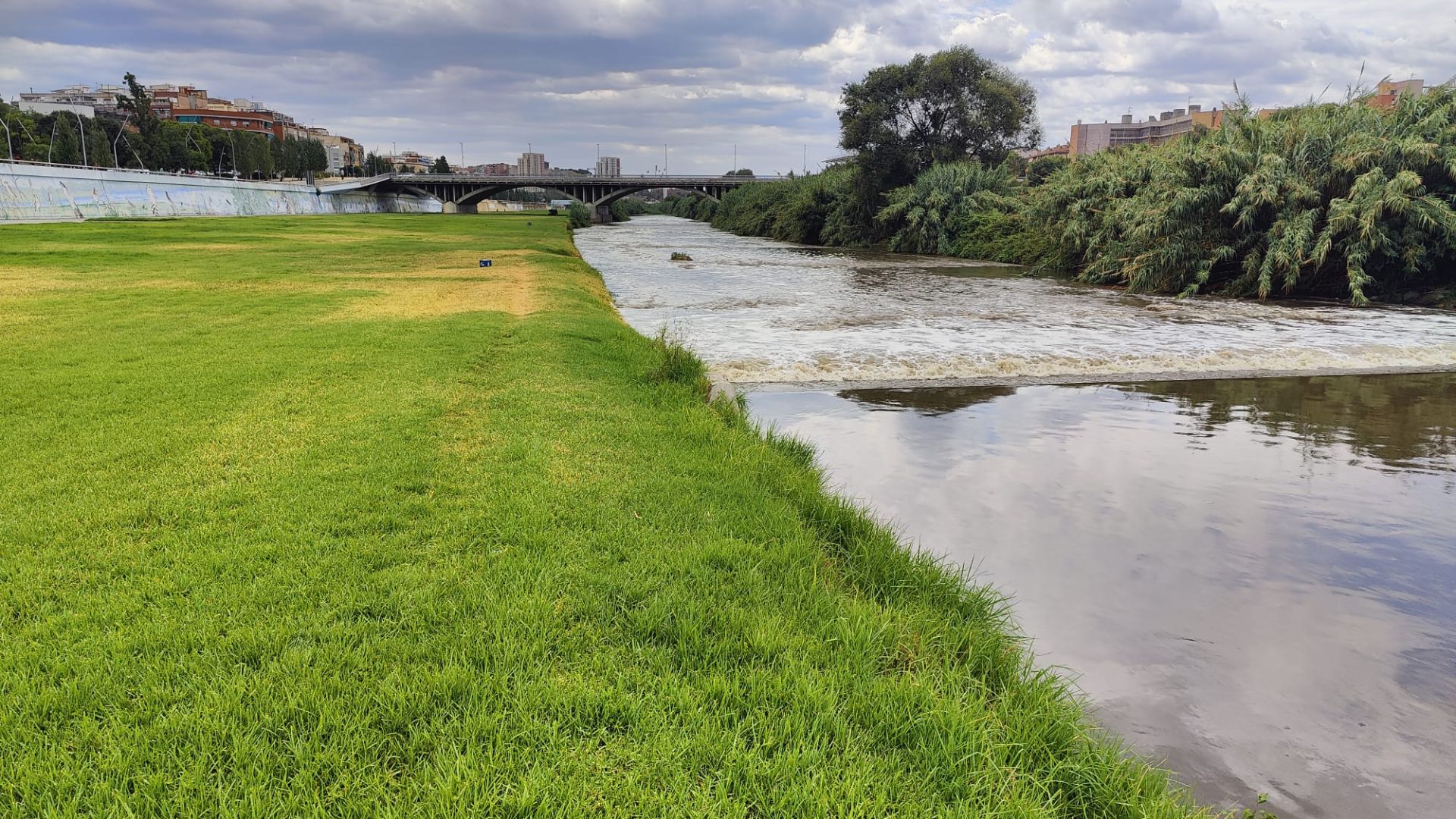 Troben un cadàver dins d'un pou a la llera del Besòs | mort, Mossos d'Esquadra, riu besòs