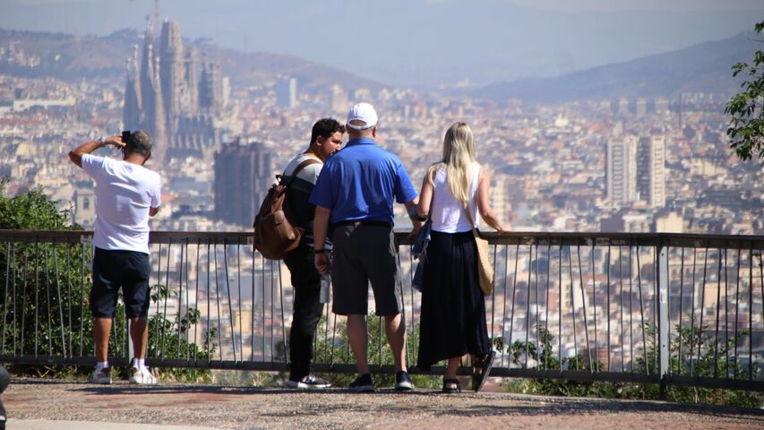 turistes mirador montjuic
