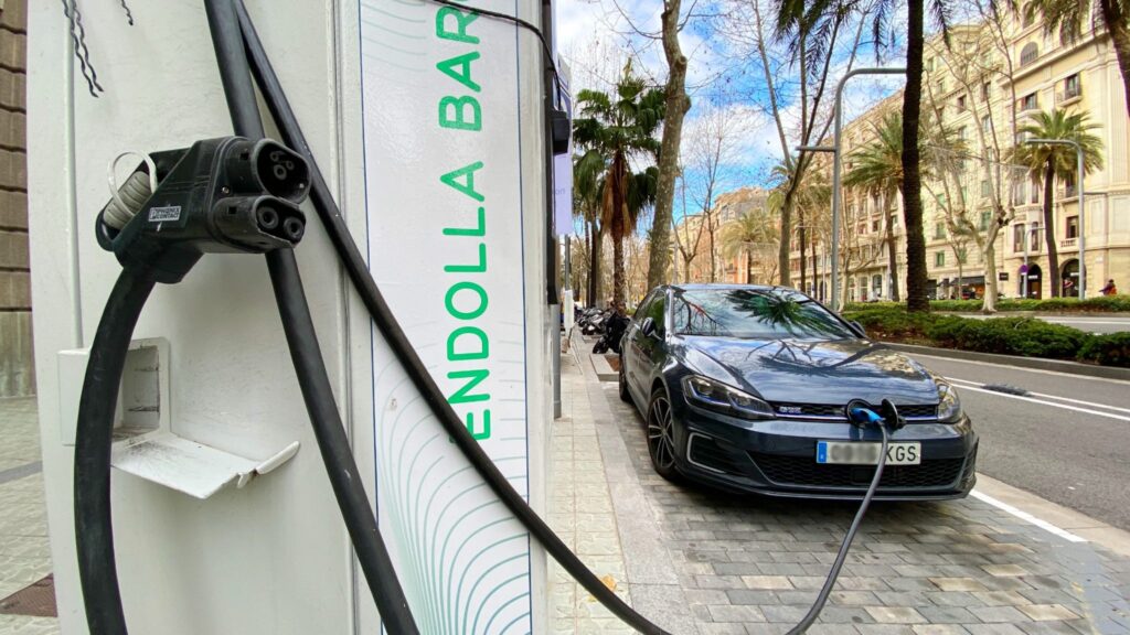 Els tallers mecànics reclamen ajudes per adaptar-se a la transició al cotxe elèctric | automòbils, cotxe, electricitat, vehicles elèctrics