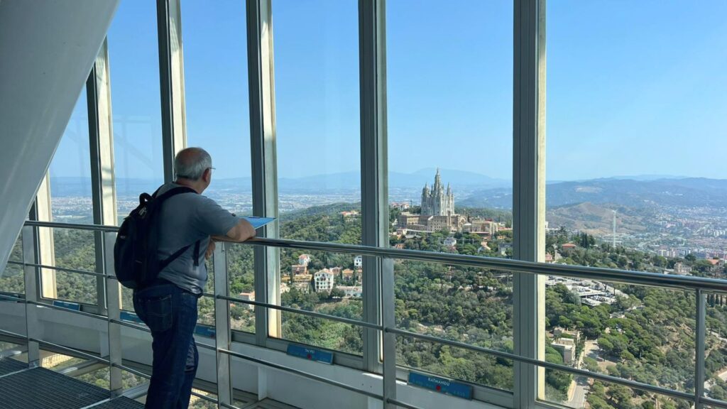 La torre de Collserola, oberta per Setmana Santa per veure la posta de sol sobre Barcelona | Collserola, Parc d'Atraccions del Tibidabo