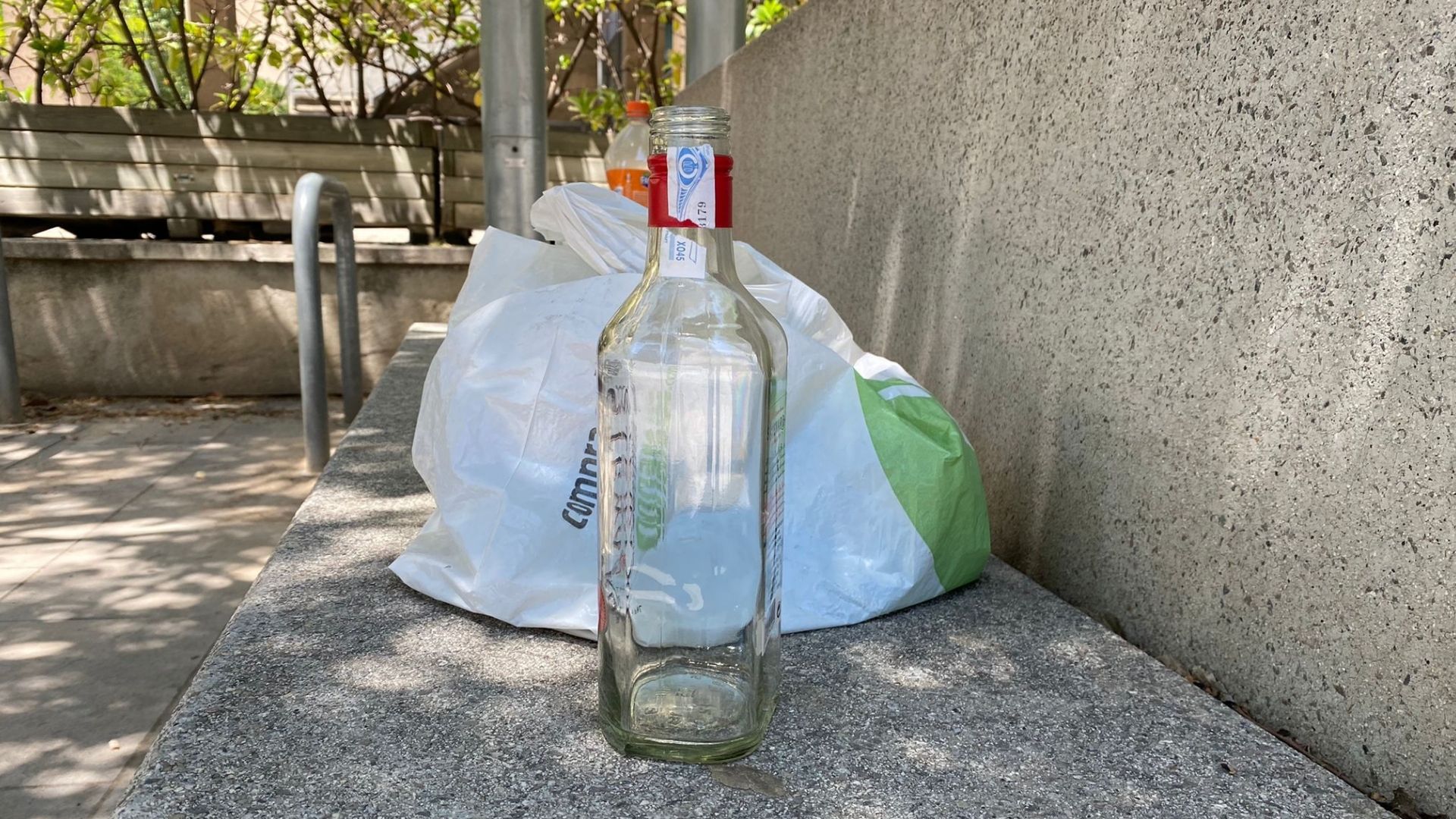 Cau el consum de tabac i alcohol entre els joves barcelonins, però repunta l'ús de vaporejadors | Adolescència, begudes alcohòliques, joves, tabac