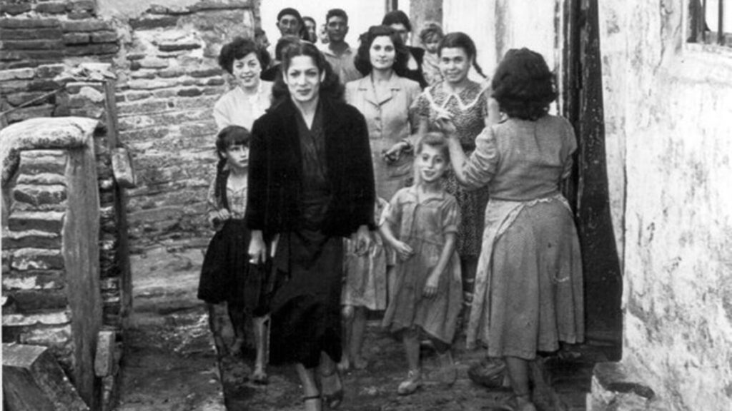 Arxiu Barcelona: Carmen Amaya, del Somorrostro a fer vibrar els tablaos flamencs de tot el món | artista, comunitat gitana, flamenc