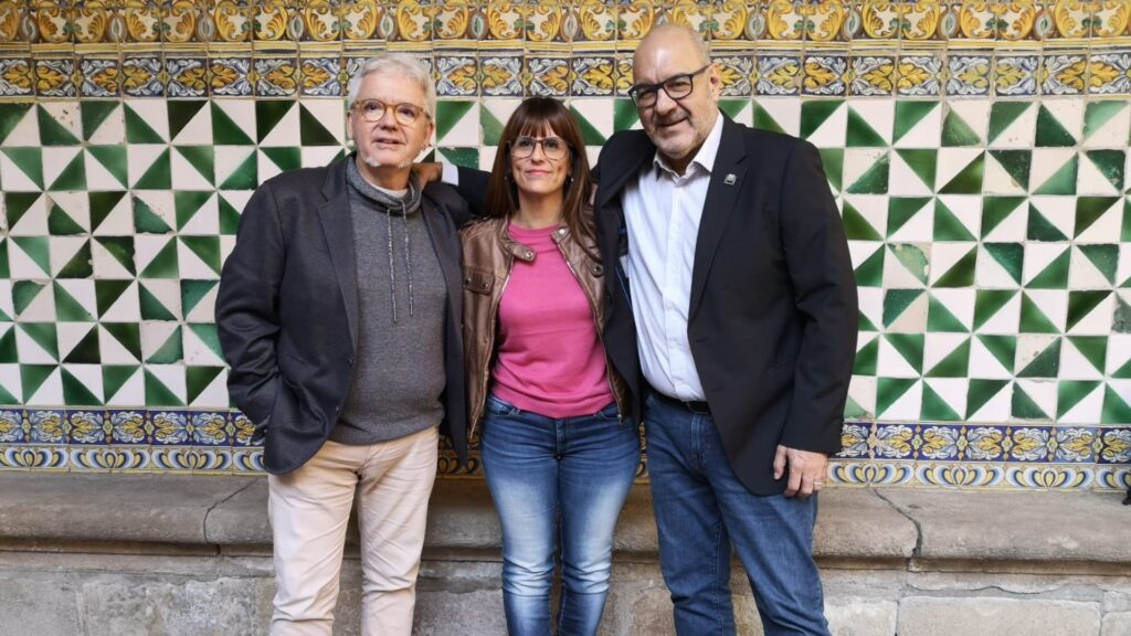 "Batucada", "criptogínia" i "anou", tres de les 87 paraules incorporades al diccionari aquest 2024 | català, llengua