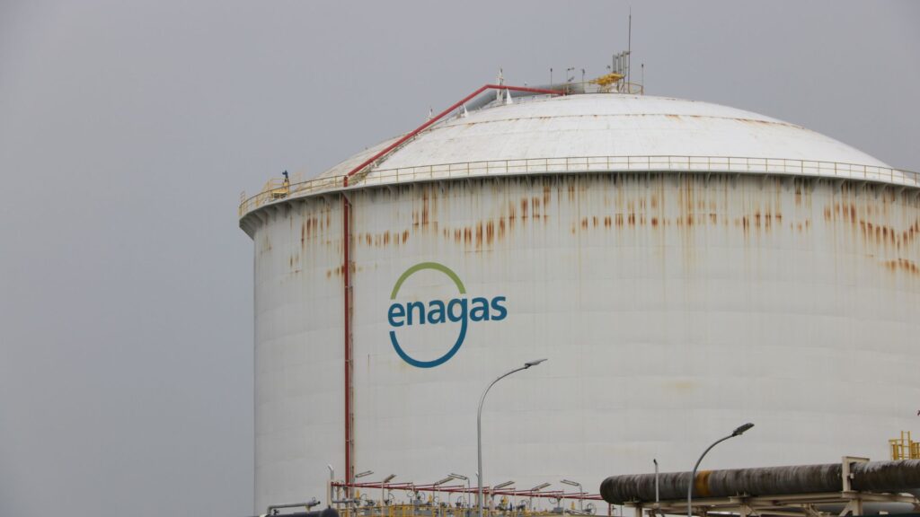 S'estrena una xarxa pionera que aprofita el fred residual de la regasificació com a font d'energia | Ajuntament de Barcelona, energia, Mercabarna