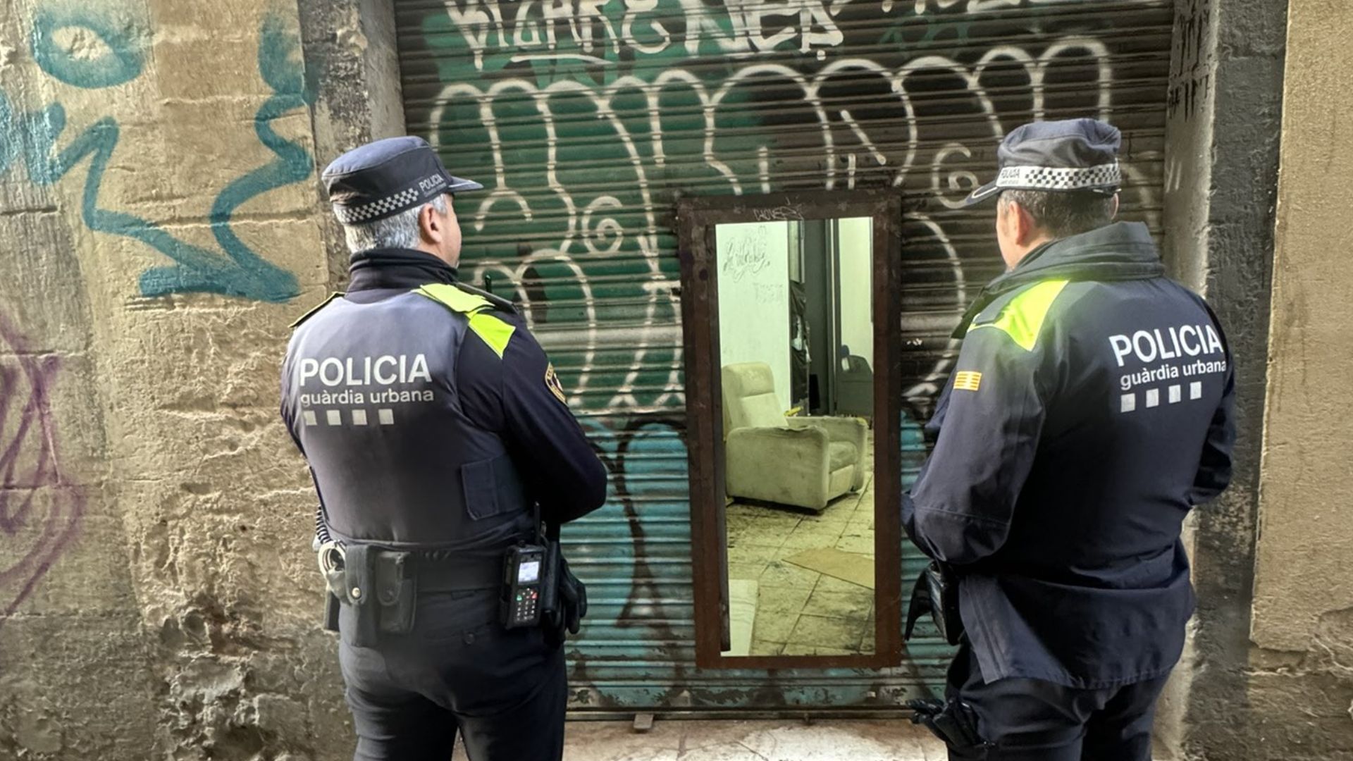 Desallotgen un narcolocal del carrer d'en Carabassa, al barri Gòtic | consum de drogues, Guàrdia Urbana, narcopisos