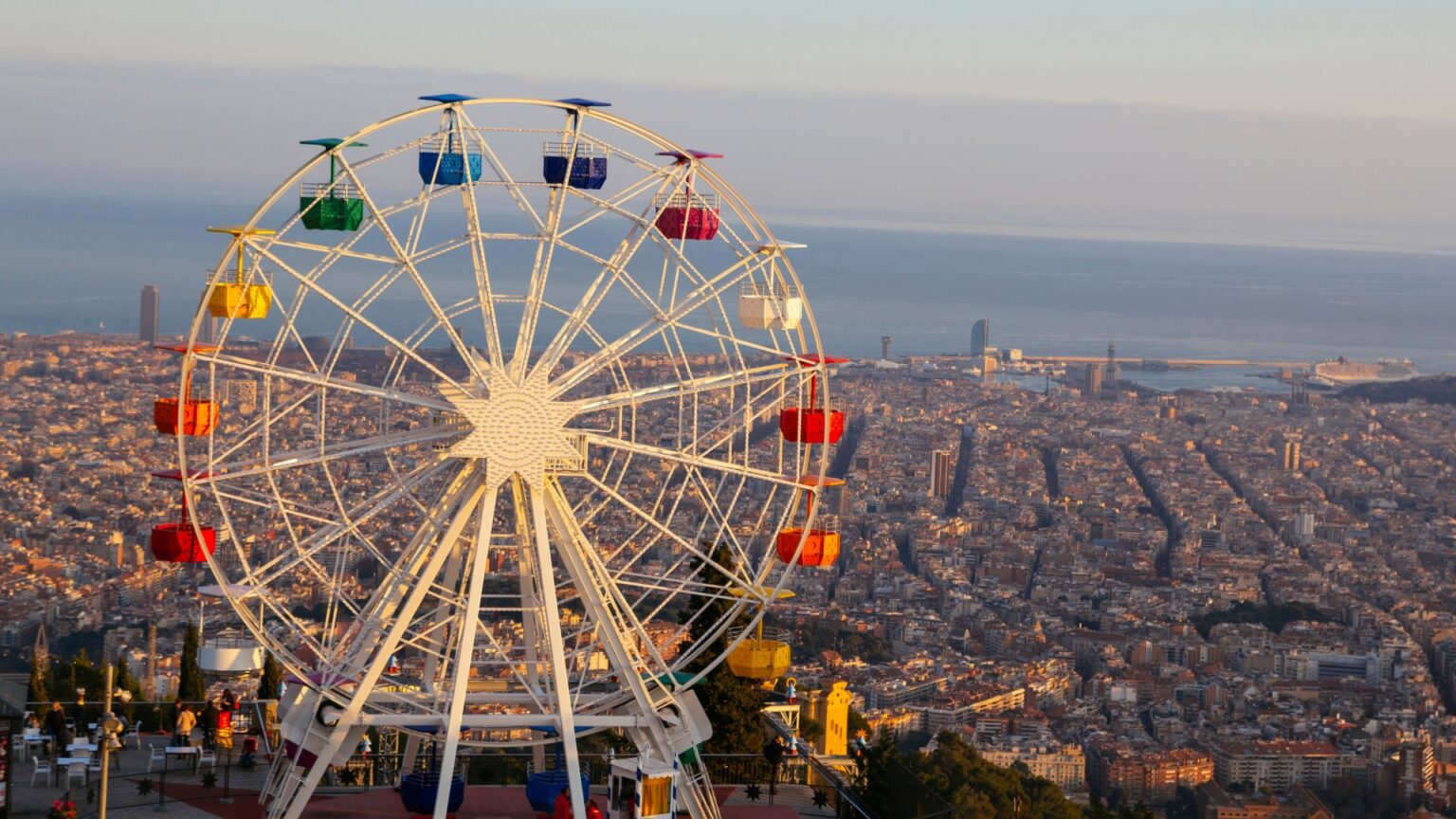 Desconvocada la vaga de treballadors del Tibidabo per al cap de setmana del 25 i 26 d'octubre | CGT, Parc d'Atraccions del Tibidabo, sindicats, vaga