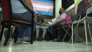 Un informe presentat per l’associació ACATHI denuncia el sensellarisme al col·lectiu LGTBIQ+