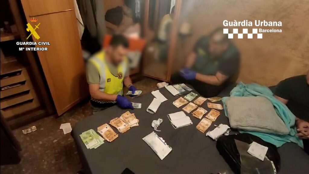 Desarticulat un grup criminal dedicat al tràfic d'éssers humans i explotació sexual | Barcelona, Guàrdia Civil, Guàrdia Urbana