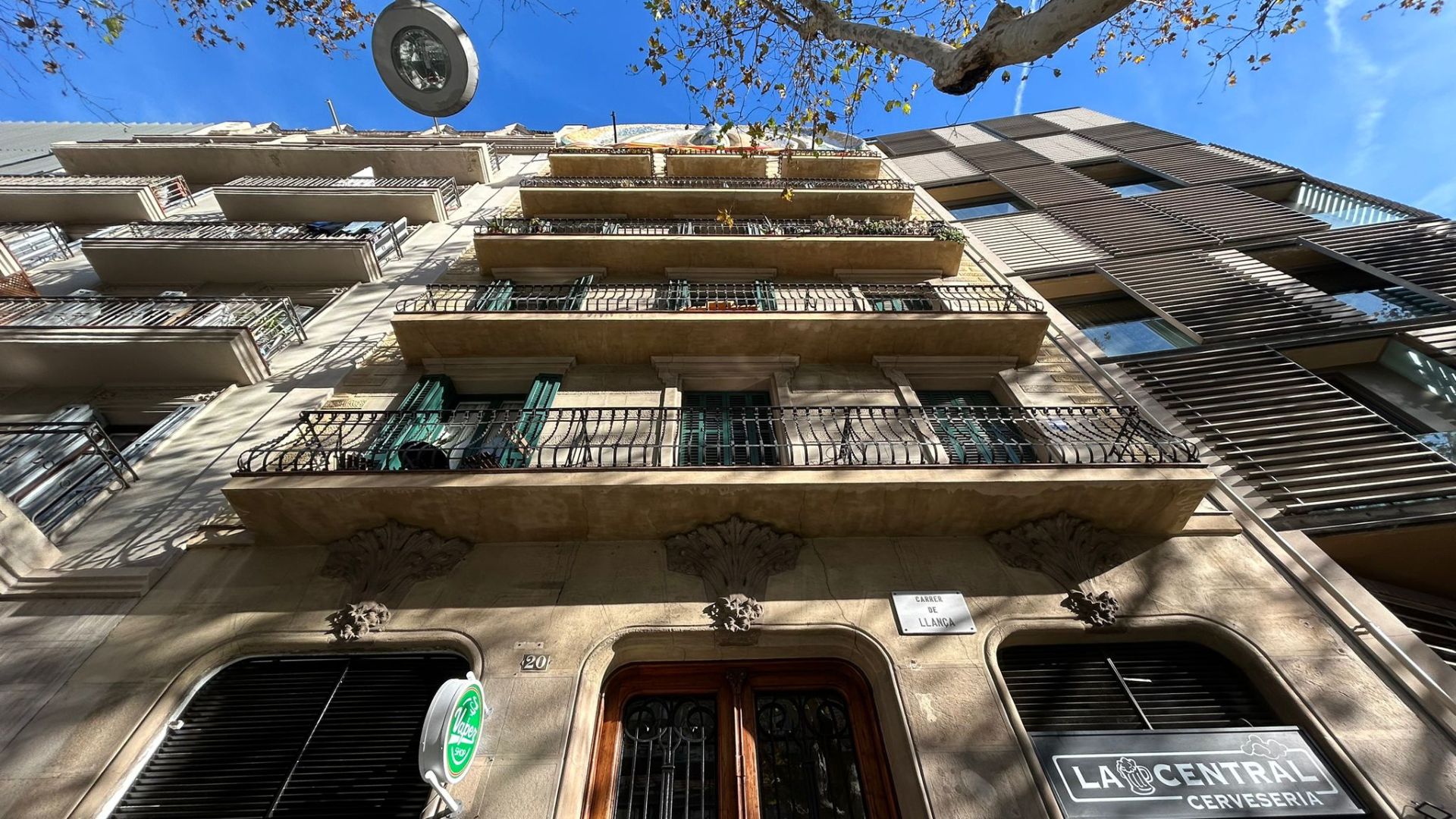 Aturat el desnonament de la Corina, el primer que hi havia previst al Bloc Papallona | desnonaments, Síndic de Greuges de Catalunya