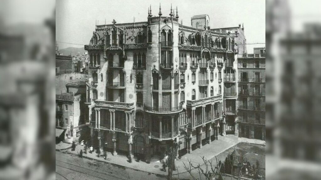 Arxiu Barcelona: Casablanca, Martin's, Espriu i la Casa Fuster, un passeig pels Jardinets de Gràcia | cine, discoteca, escultura, modernisme