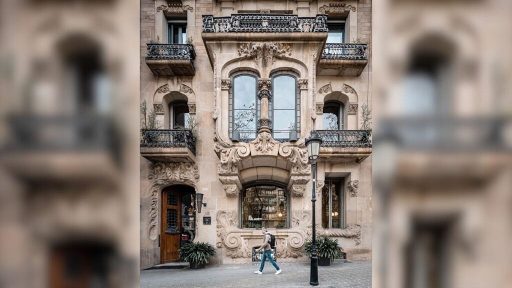 Arxiu Barcelona: Casablanca, Martin's, Espriu i la Casa Fuster, un passeig pels Jardinets de Gràcia | cine, discoteca, escultura, modernisme