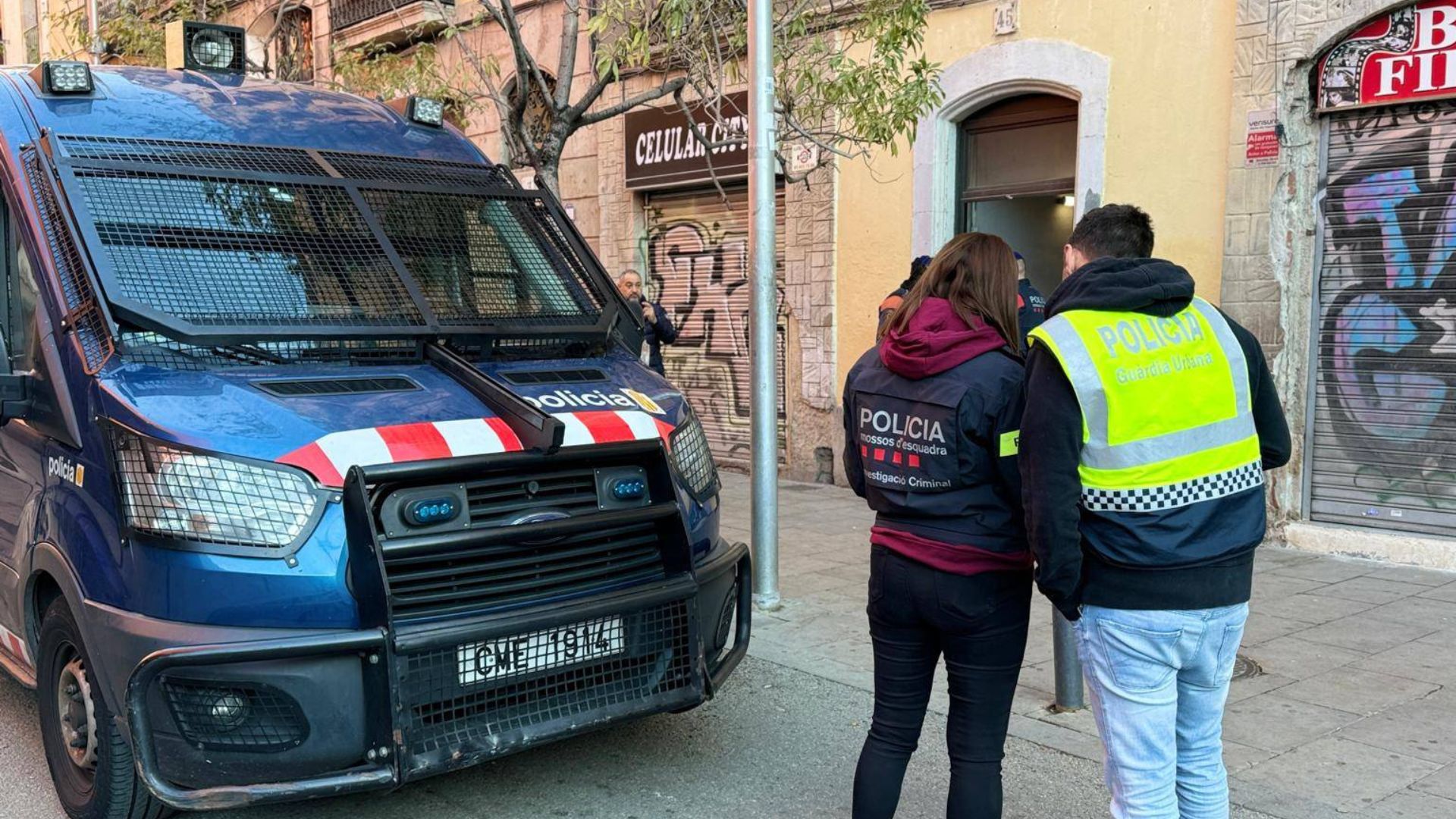 Operació al Raval contra un grup criminal dedicat al tràfic de persones i l'explotació sexual | agressions sexuals, Guàrdia Urbana, Mossos d'Esquadra, prostitució