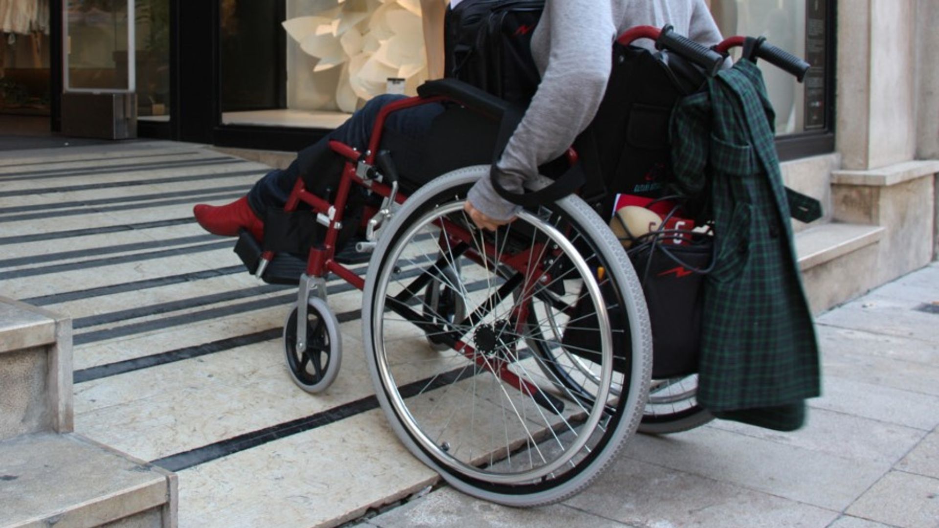 Junts reclama a Collboni recuperar els ajuts per millorar l'accessibilitat als habitatges | accessibilitat, Junts per Catalunya