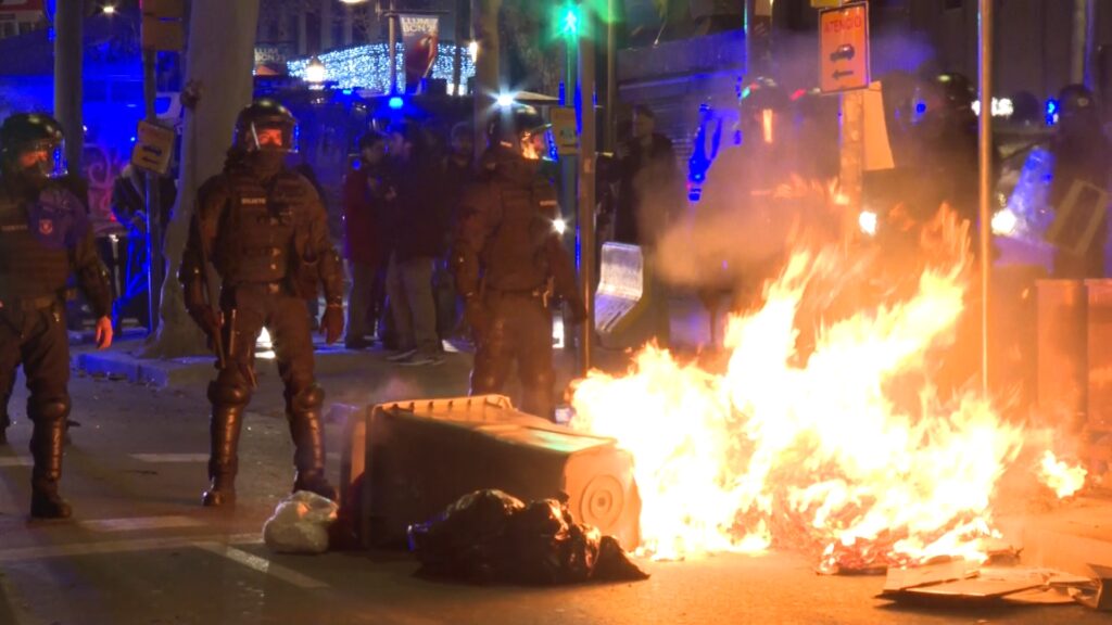 Dos detinguts en els aldarulls de la manifestació contra el desallotjaments de l'Antiga Massana | aldarulls, desallotjaments, manifestacions a Barcelona