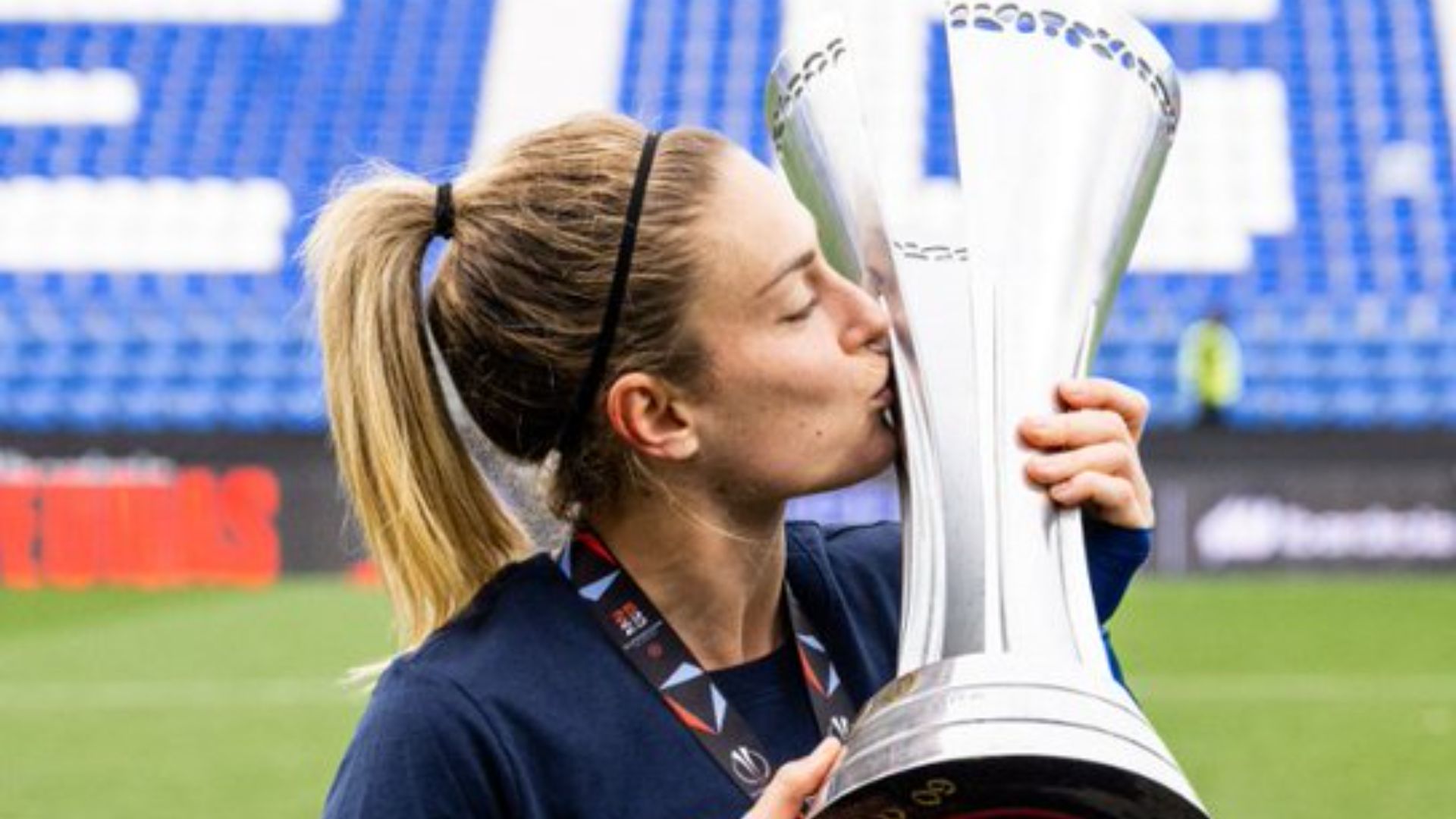 Alexia Putellas amb el títol de la Supercopa 2025