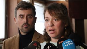 Els comuns amenacen Collboni amb un “no a tot” si manté els desallotjaments de Vallcarca