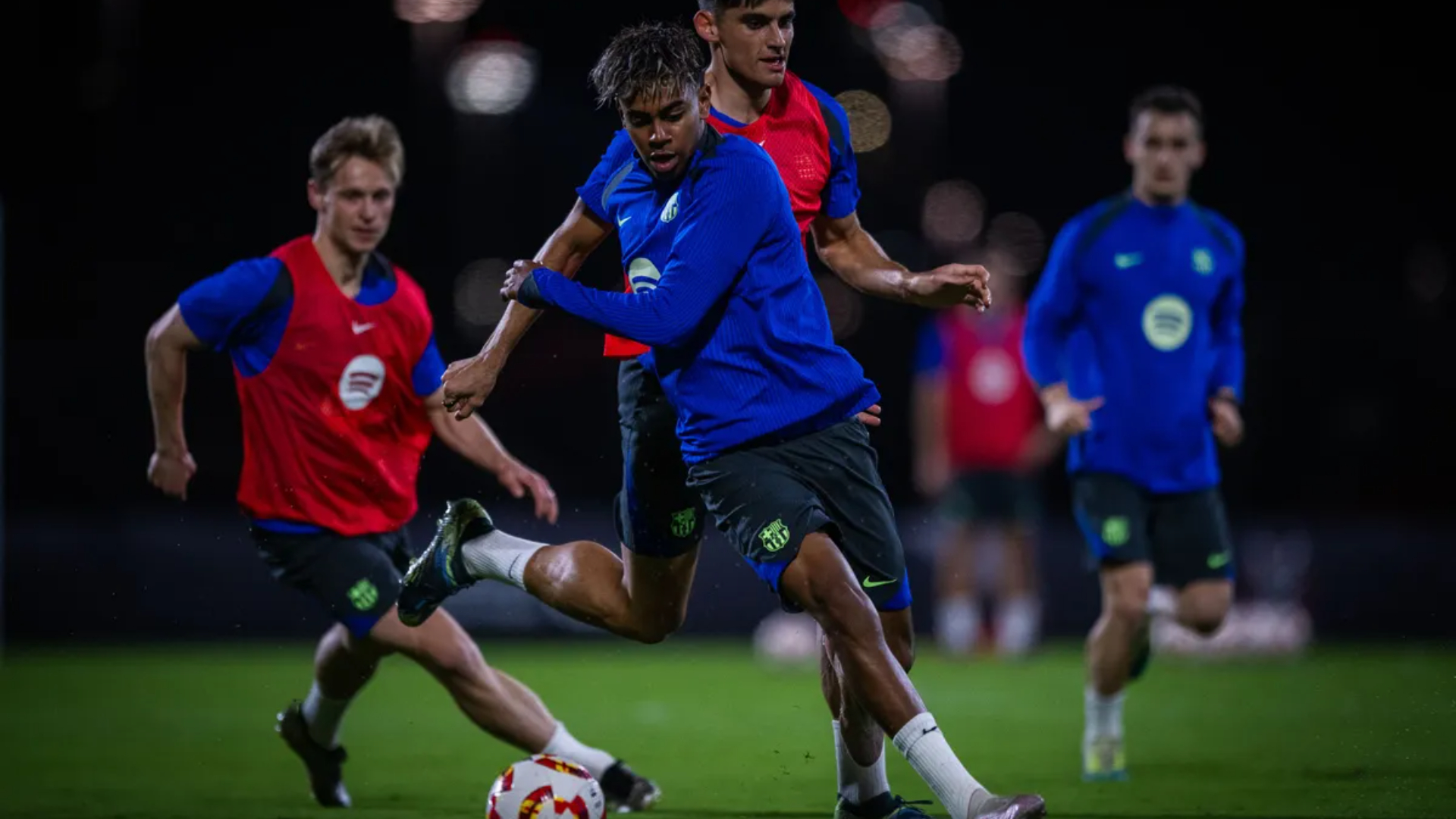 Lamine Yamal entrenant abans semifinals Supercopa d'Espanya
