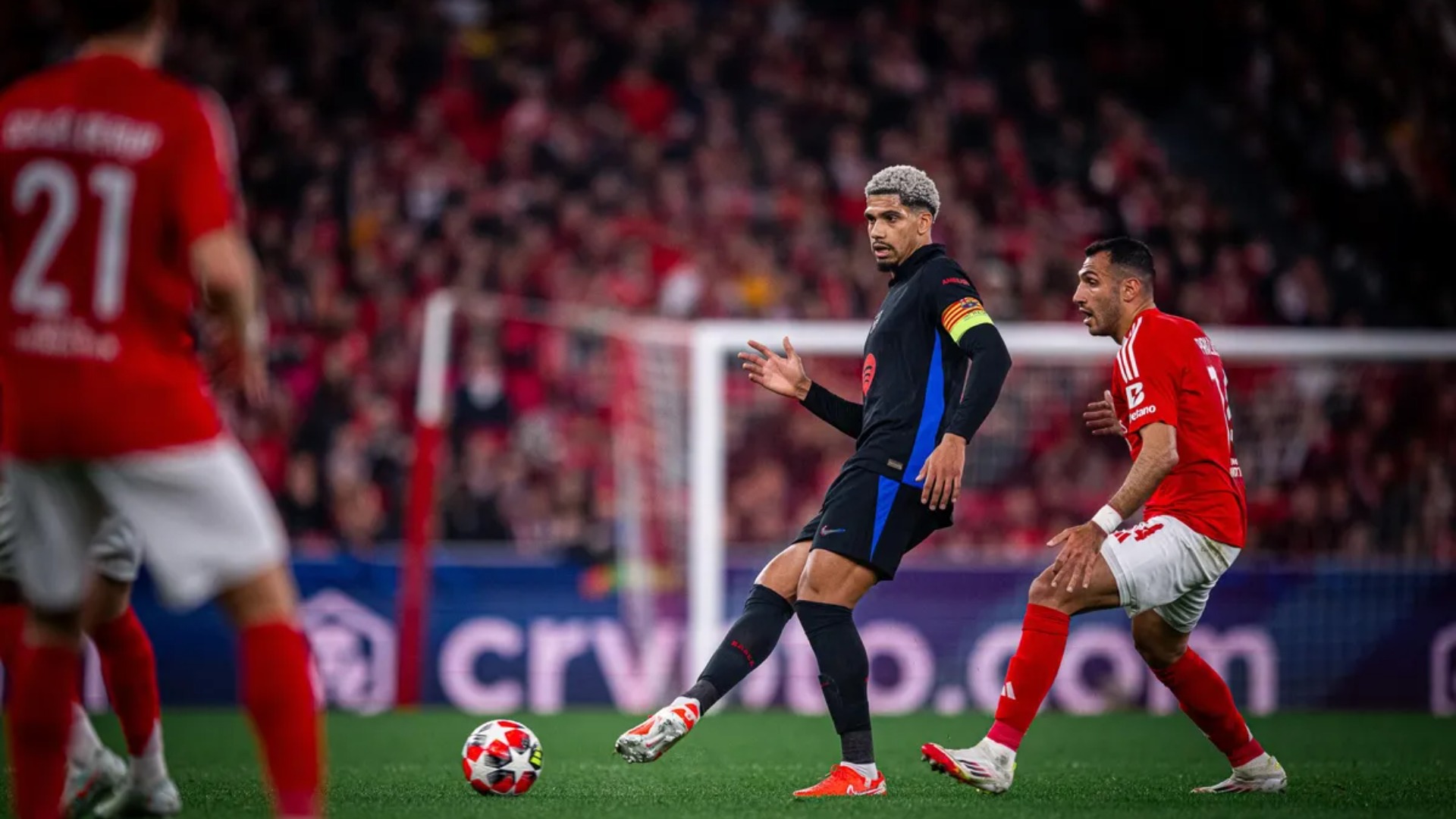 Ronald Araujo al Benfica-Barça