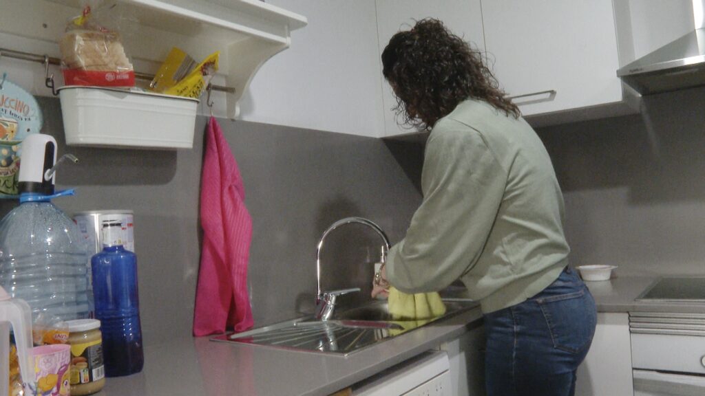 El calvari d'uns veïns a la Marina: sense aigua calenta ni calefacció de forma regular des del 2020 | aigua, Ajuntament de Barcelona, energies renovables, queixes veïnals