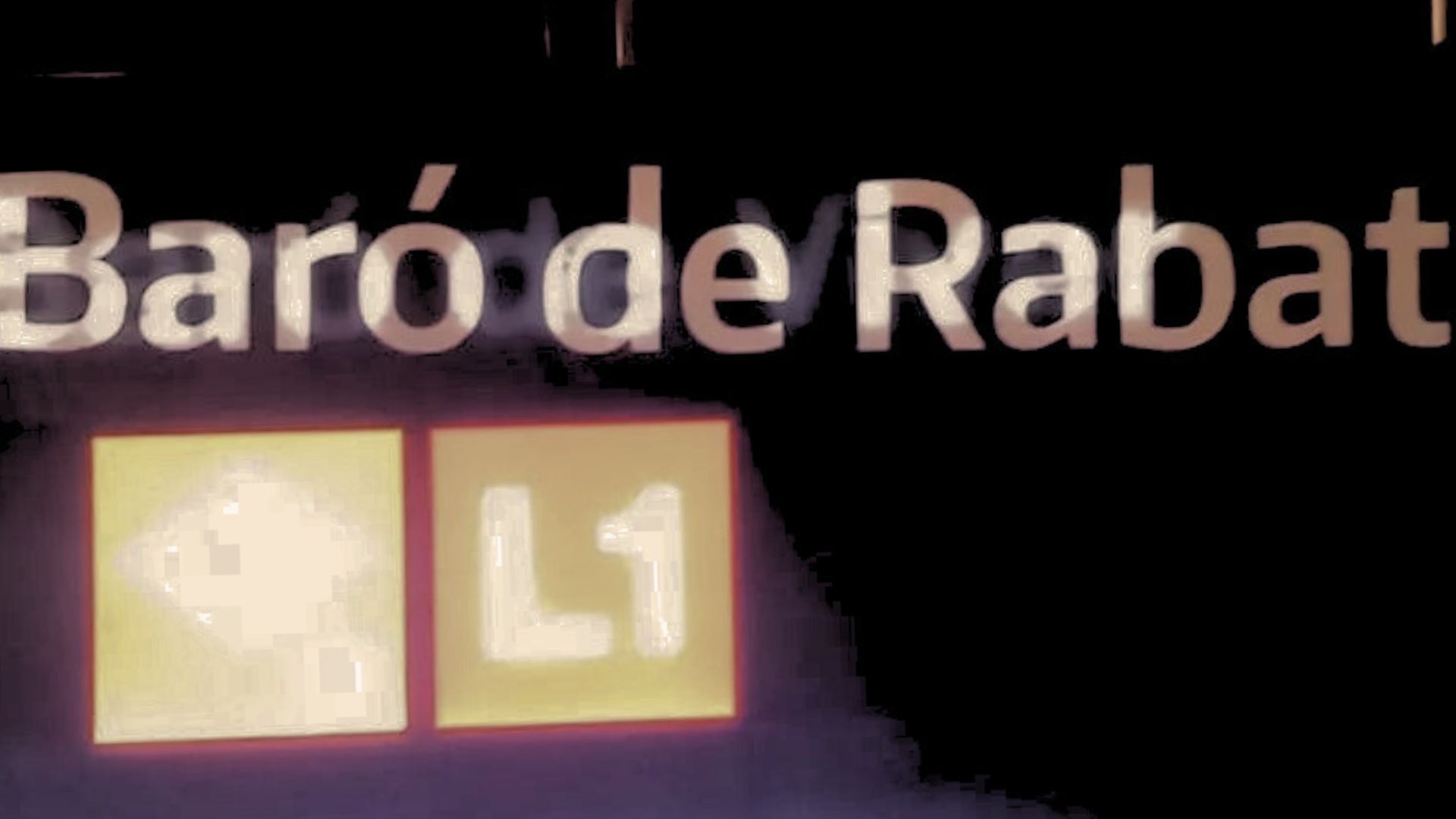 TMB denunciarà la vandalització xenòfoba de tres estacions de metro | metro, racisme, TMB, vandalisme
