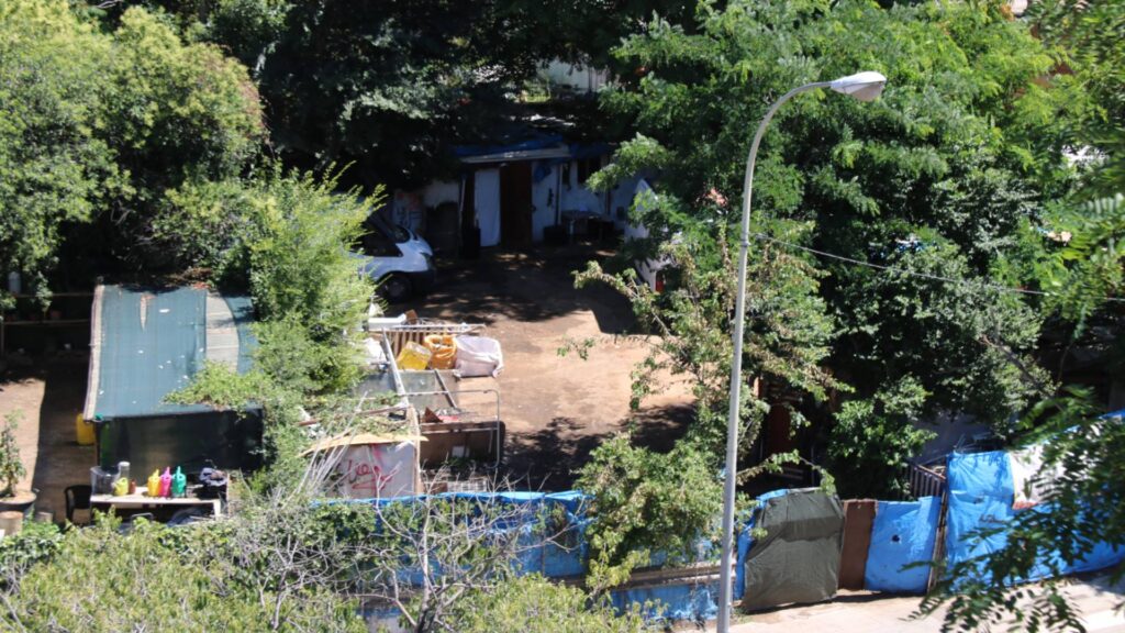 L'assentament de Vallcarca tem un desallotjament imminent per una propera inspecció municipal | Ajuntament de Barcelona, assentaments, desallotjaments, habitatge públic