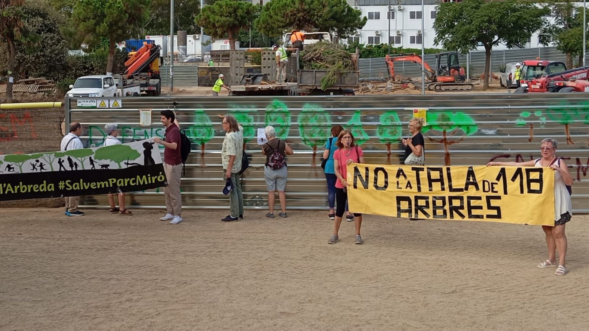 multa tanca arbre parc joan miró