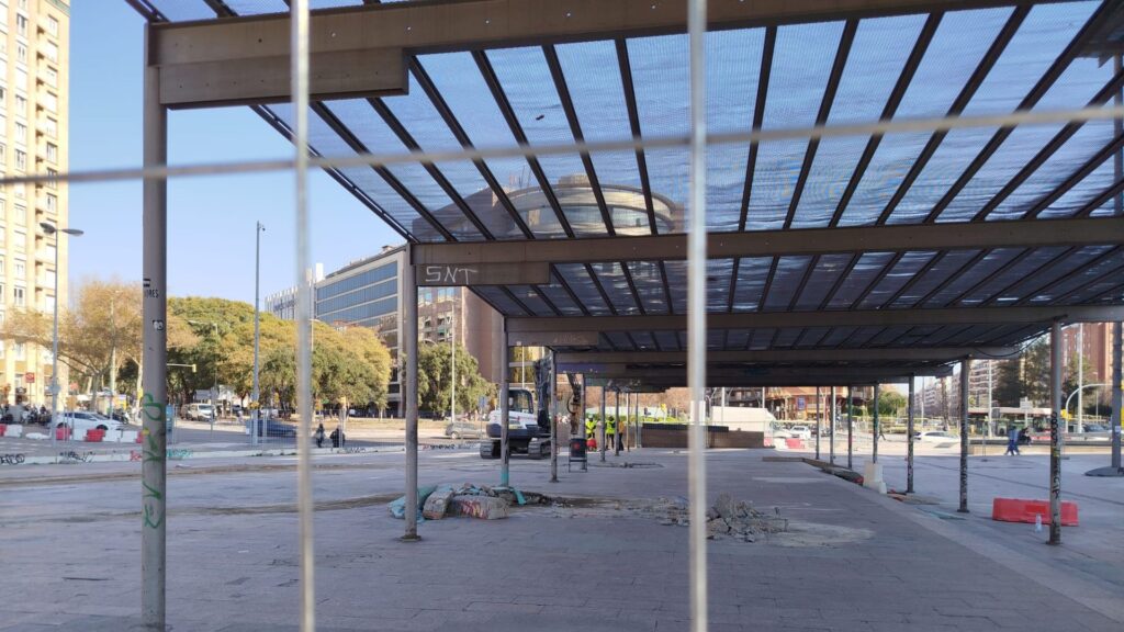 obres plaça Països Catalans