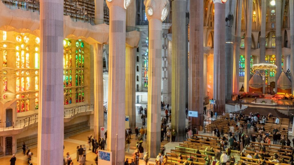 interior Sagrada Fam&iacute;lia