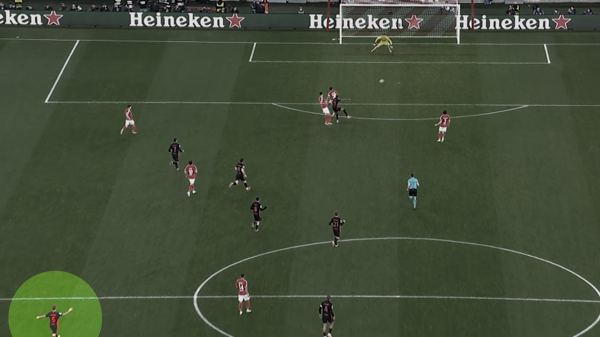 Iñigo Martínez celebra gol Raphinha Benfica