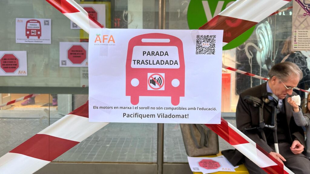 Clam per pacificar el carrer de Viladomat: "El soroll impedeix fer classe amb normalitat" | contaminació acústica, contaminació atmosfèrica, escola, escoles