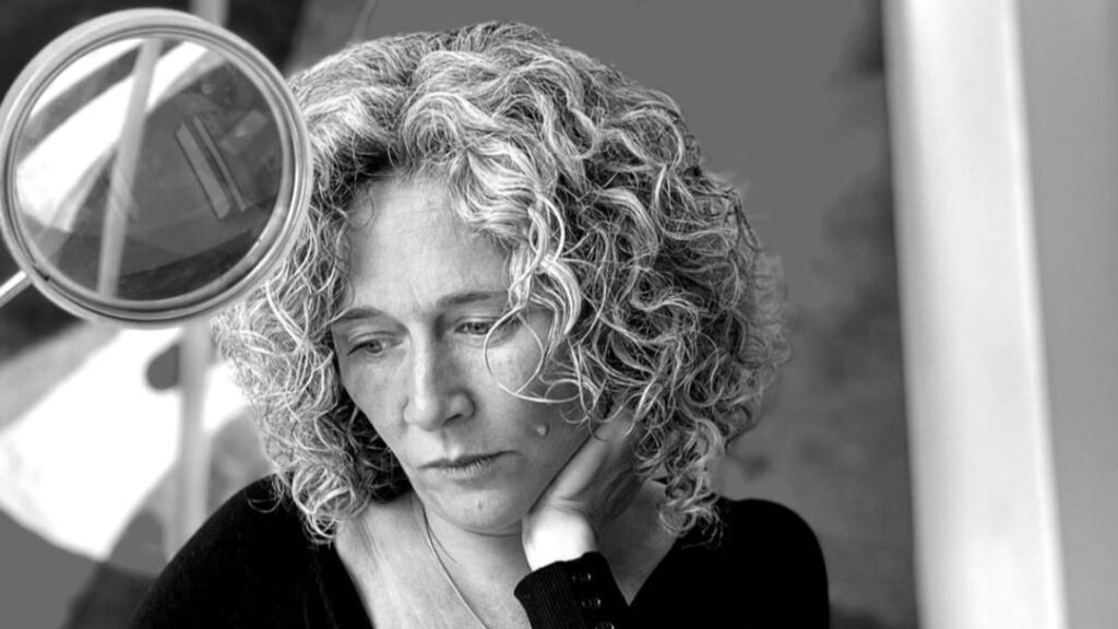Montse Perelló, grafòloga